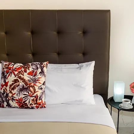 Apartment 25 *