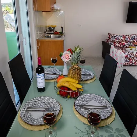 Apartment 25