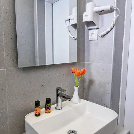 25 Apartment